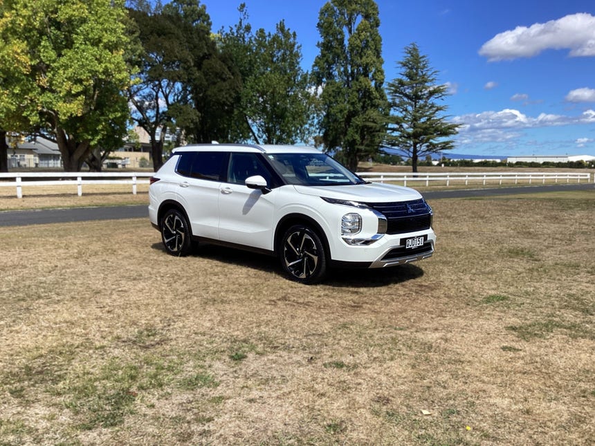 2024 Mitsubishi Outlander | XLS, 2.5L Petrol, AWD, CVT, 7 Seat, SUV. | 26387 | 1