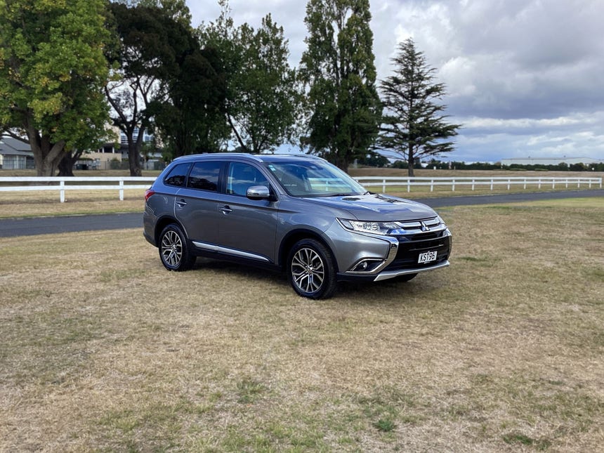 2017 Mitsubishi Outlander | XLS, 2.0L Petrol, CVT, 7 Seat, SUV. | 26336 | 1