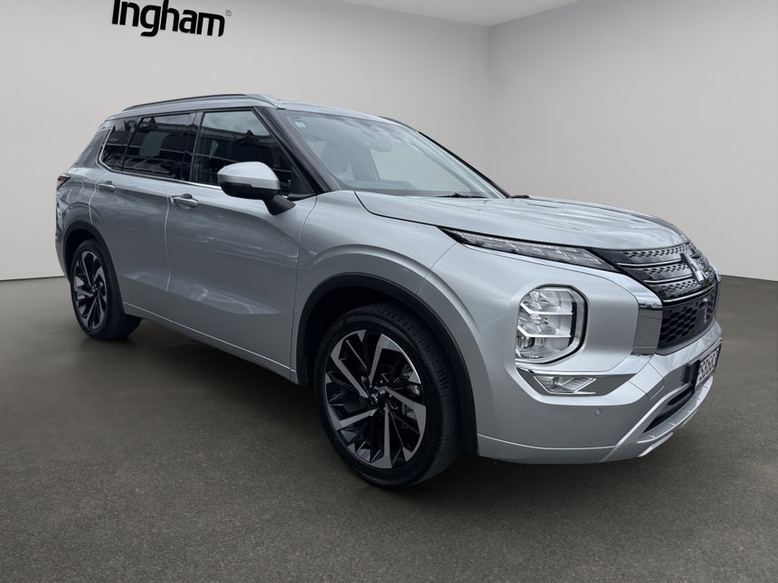 2023 Mitsubishi Outlander | VRX 2WD 2.5P/CVT | 29602 | 1