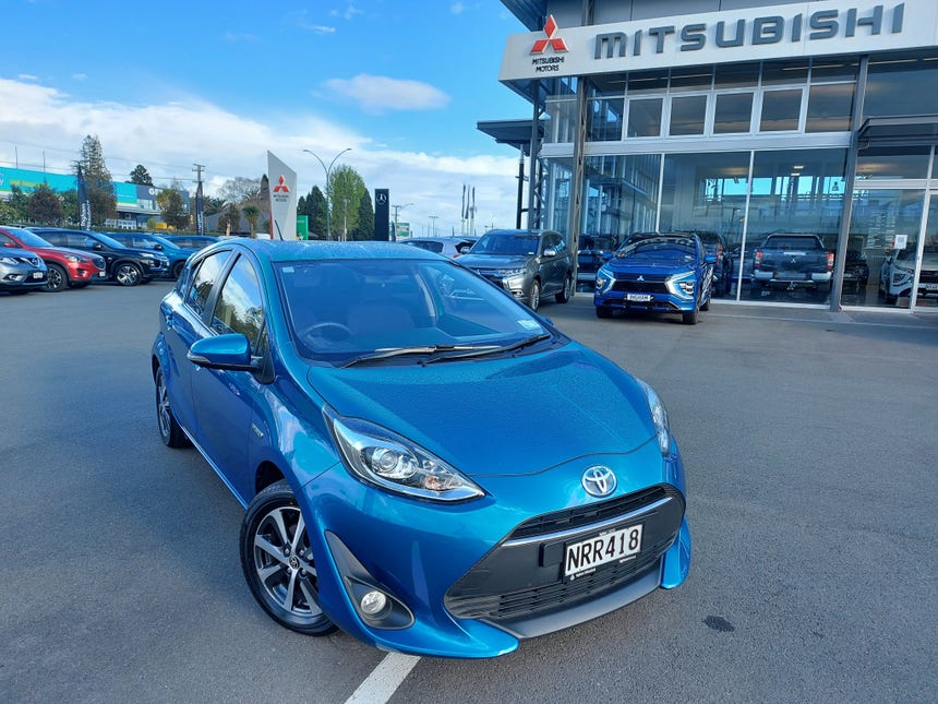 2018 Toyota Prius | SX 1.5PH/CVT | 15976 | 1