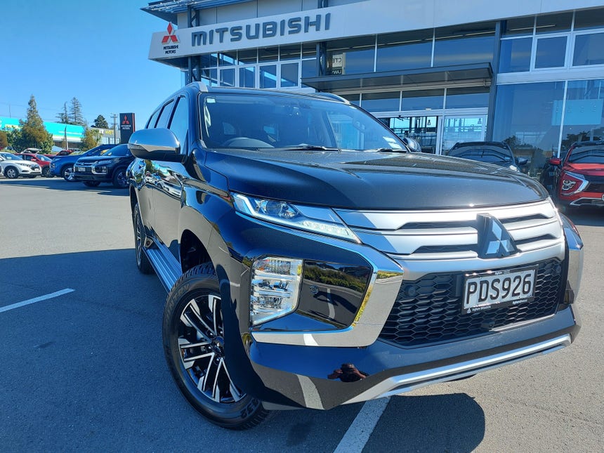 2022 Mitsubishi Pajero Sport | VRX 2.4D 4WD | 17833 | 1