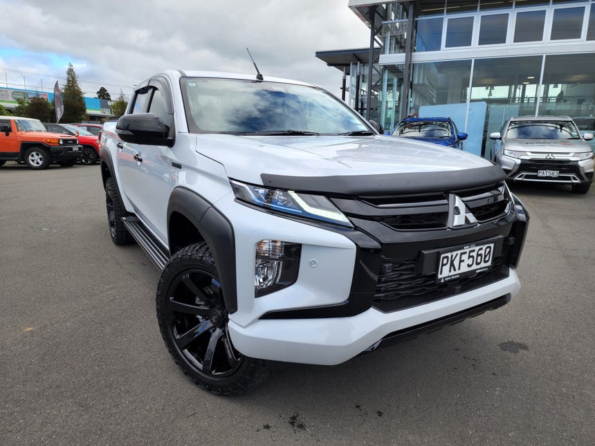 2022 Mitsubishi Triton | GLSB 4WD 2.4D | 18970 | 1