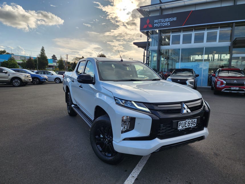 2023 Mitsubishi Triton | GSR 4WD 6AT 2.4D | 20388 | 1