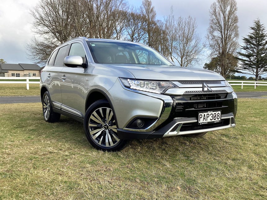 2022 Mitsubishi Outlander | LS, 2.4L Petrol, CVT, SUV. | 21047 | 1
