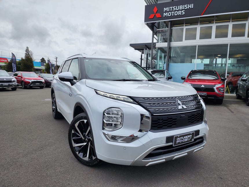 2024 Mitsubishi Outlander | VRX PHEV 4WD | 21496 | 1