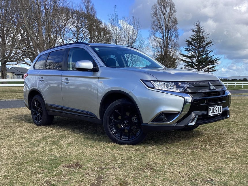 2022 Mitsubishi Outlander | LS 2.4L Petrol, CVT, 7 Seat, SUV. | 21504 | 1