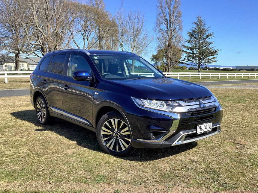 2022 Mitsubishi Outlander | LS, 2.4L Petrol, CVT, SUV. | 21582 | 1