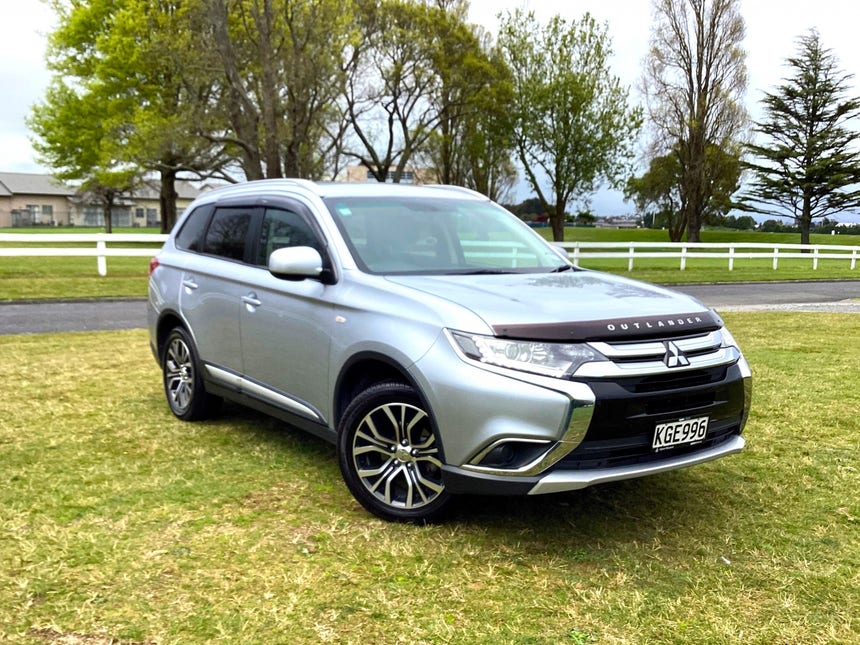 2017 Mitsubishi Outlander | LS, 2.0L Petrol, CVT, 7 Seat SUV. | 21889 | 1