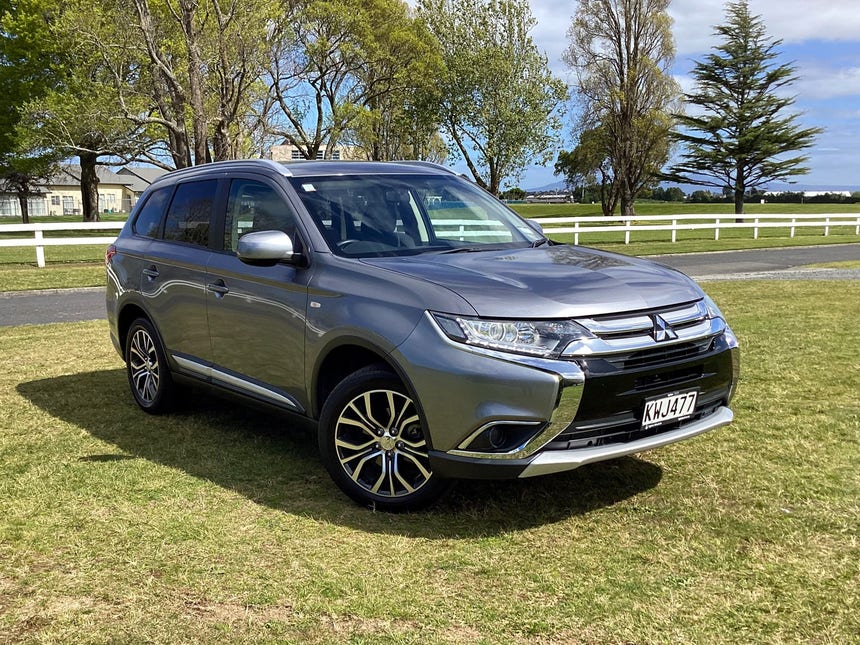2017 Mitsubishi Outlander | LS, 2.0L Petrol, CVT, 7 Seat SUV. | 21914 | 1