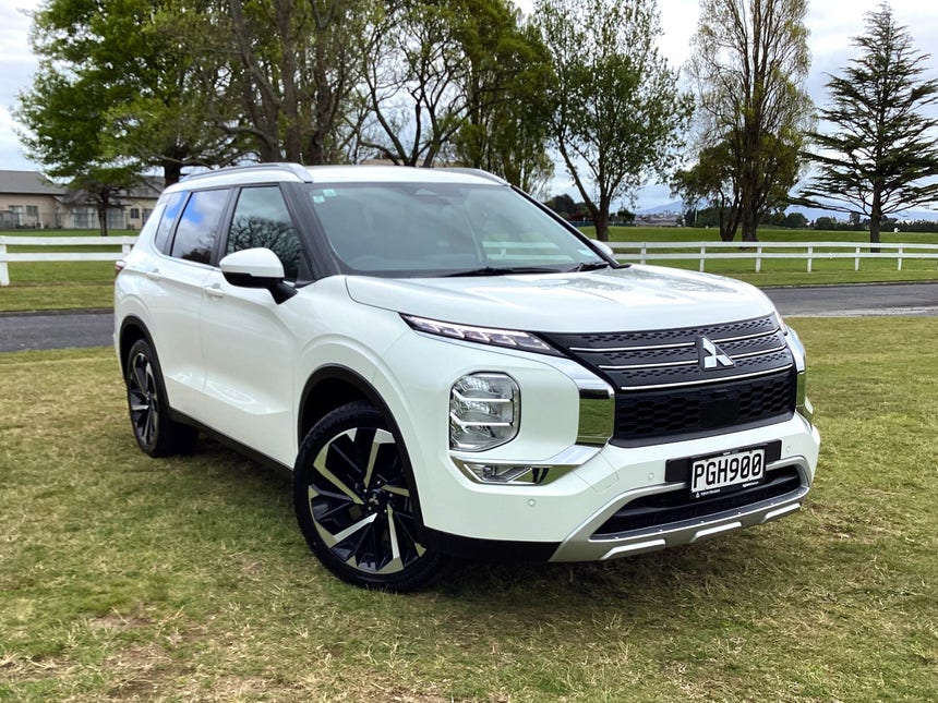 2022 Mitsubishi Outlander | XLS, 2.5L Petrol , CVT, 4WD, 7 Seat SUV. | 21922 | 1