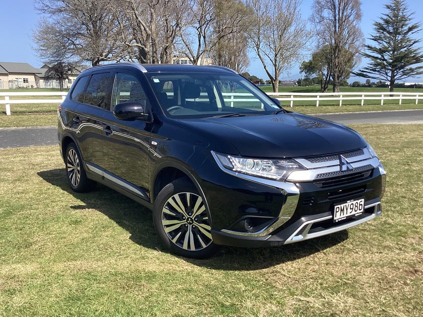 2022 Mitsubishi Outlander | LS 2.4L Petrol, CVT, 7 Seats, SUV. | 21762 | 1