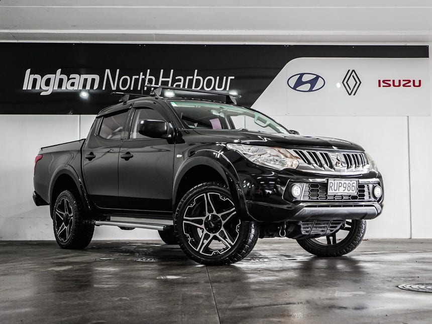 2015 Mitsubishi Triton | D/CAB GLX 2.4D/4WD/6 SPEED MANUAL | 31730 | 1