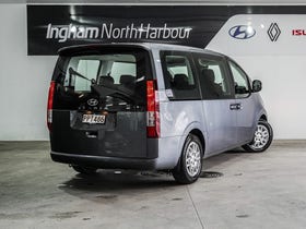 2022 Hyundai Staria | 2.2DT/8AT | 33352 | 3