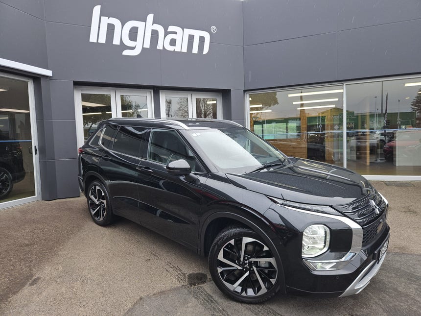 2024 Mitsubishi Outlander | VRX 2.5P/4WD/CVT 7 Seater | 27425 | 1