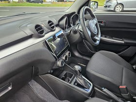 2023 Suzuki Swift | RS 1.0PT/6AT | 33806 | 3