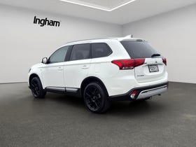 2022 Mitsubishi Outlander | LS, 2.4L Petrol, CVT, FWD, 7 Seat, SUV. | 33472 | 5