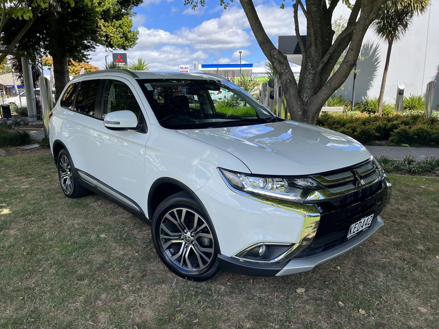 2016 Mitsubishi Outlander | XLS 2.0P/CVT 7 SEAT AUTO 2WD | 22858 | 1