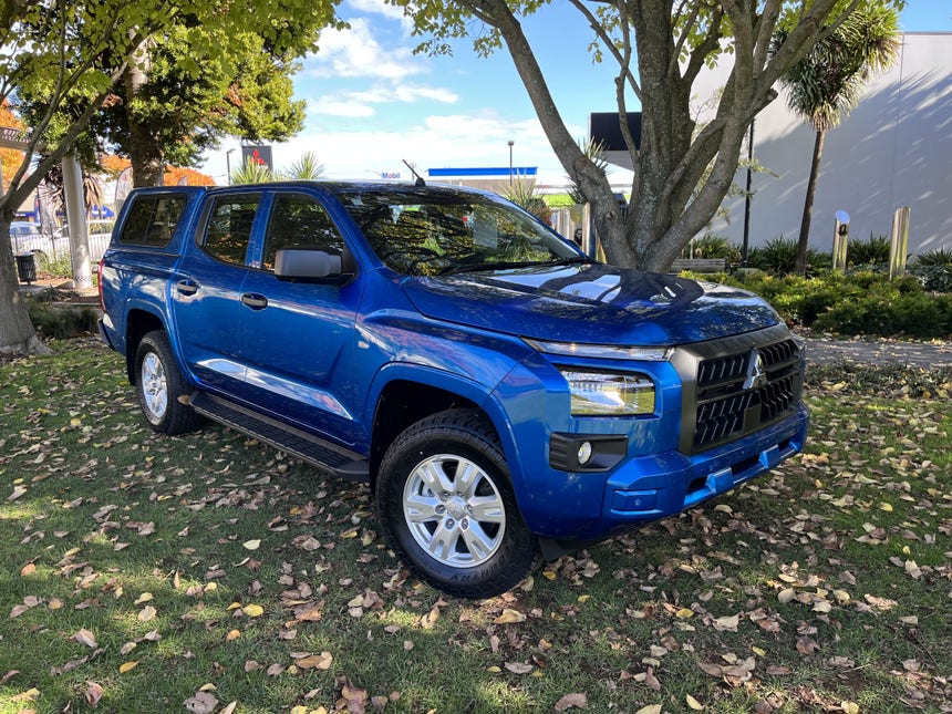 2024 Mitsubishi Triton | DC GLX 4WD 6AT 2.4DT AUTO TWIN TURBO | 23537 | 1
