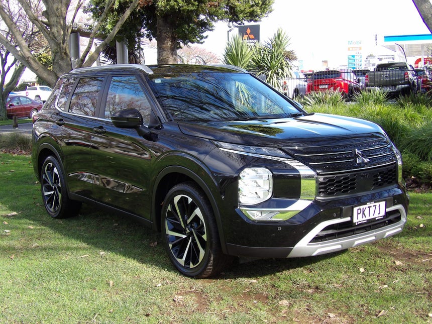 2022 Mitsubishi Outlander | XLS 2.5P/4WD/CVT AUTO 7 SEAT PETROL AWD | 23870 | 1