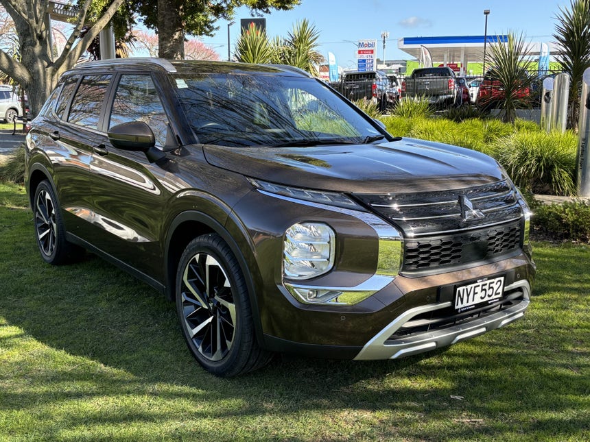 2022 Mitsubishi Outlander | XLS 2.5P/4WD/CVT 7 SEAT AUTO PETROL | 24395 | 1