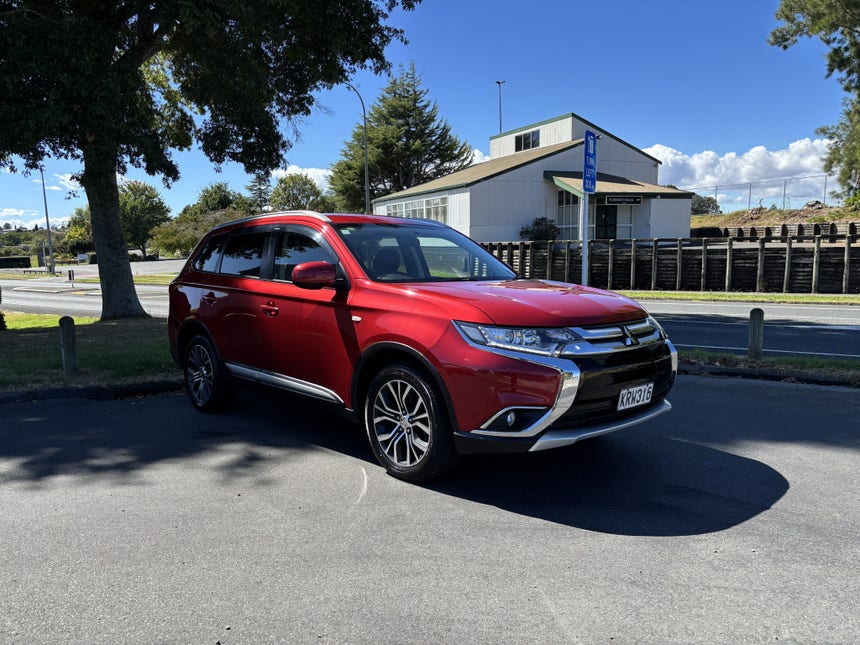 2017 Mitsubishi Outlander | LS 2.4P/4WD/CVT 7 SEAT PETROL  | 26228 | 1