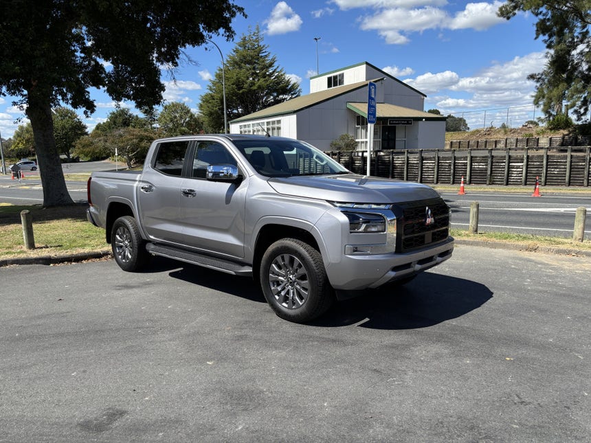2025 Mitsubishi Triton | DC GLXR 6AT 2.4DT AUTO DIESEL TWIN TURBO | 26285 | 1