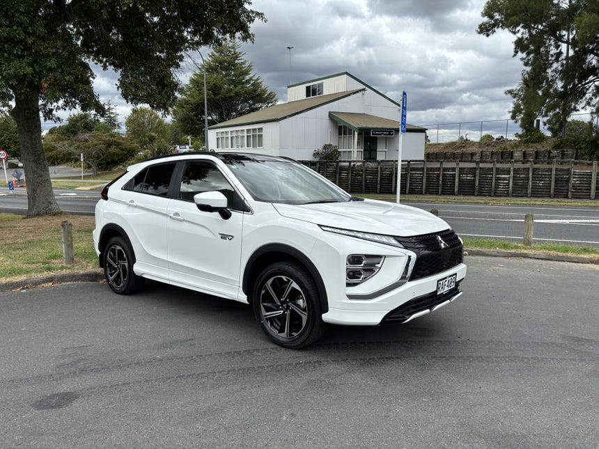 2024 Mitsubishi Eclipse Cross | VRX PHEV/4WD/AUTO LEATHER PLUG IN HYBRID 2.4 | 26371 | 1