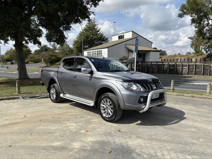 2017 Mitsubishi Triton | D/CAB VRX 2.4D/5AT AUTO DIESEL LEATHER | 26542 | 1