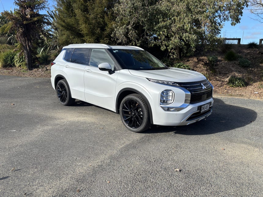 2024 Mitsubishi Outlander | VRX 2.5P/4WD/CVT 7 SEAT LEATHER 4X4 AUTO | 26848 | 1