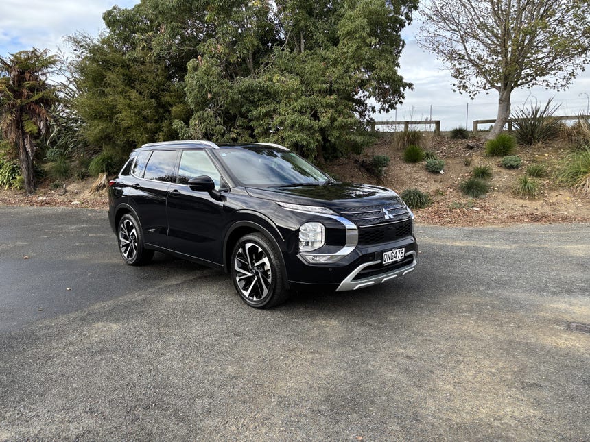 2024 Mitsubishi Outlander | VRX 2.5P/4WD/CVT 7 SEAT AUTO AWD PETROL | 26895 | 1