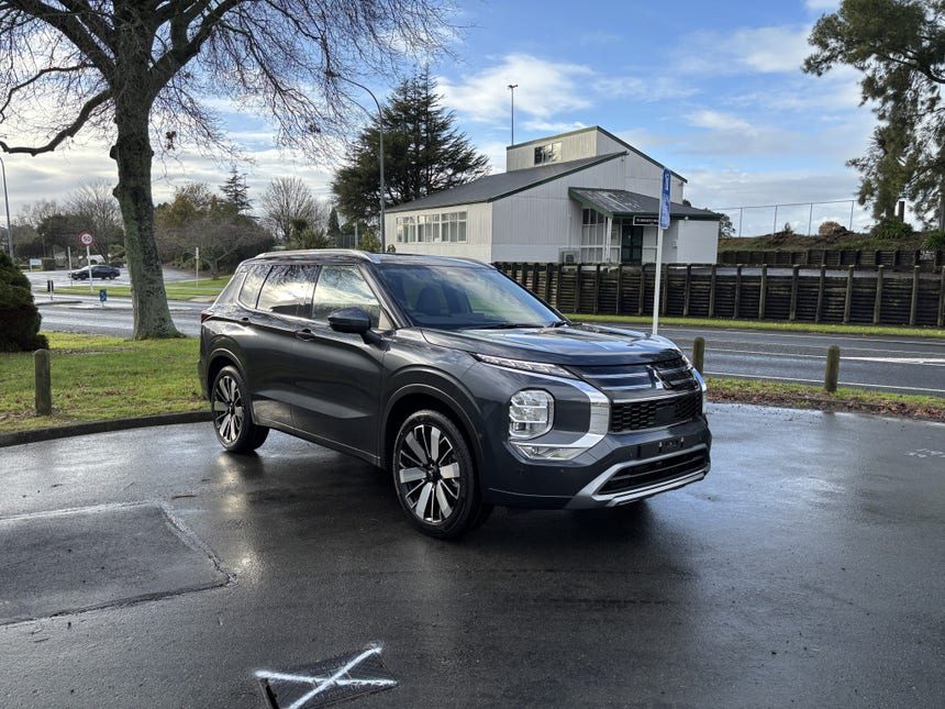 2025 Mitsubishi Outlander | VRX 2.5P/CVT 2WD 7 SEAT LEATHER AUTO SUV PETROL | 27338 | 1