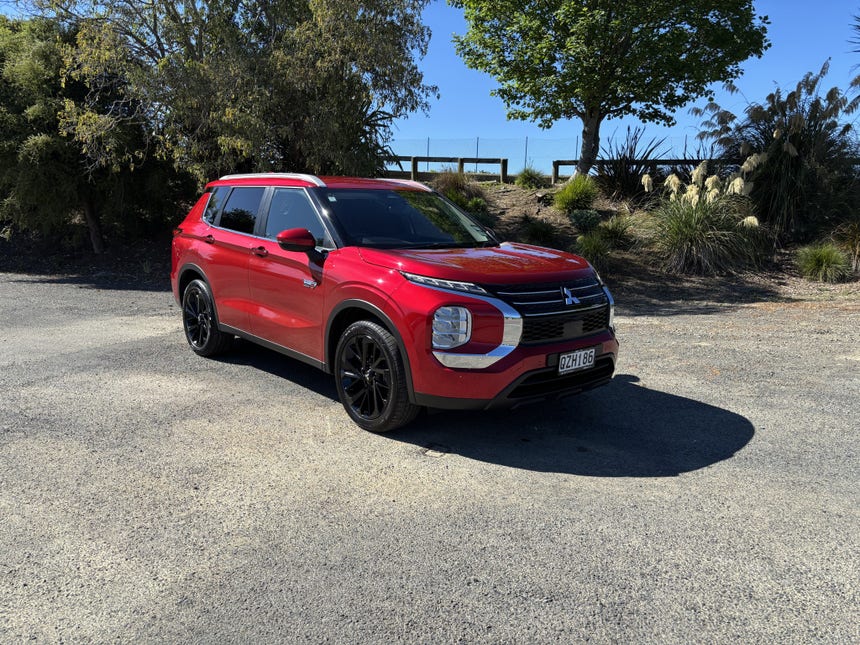 2025 Mitsubishi Outlander | LS PHEV/4WD/AT AUTO 5 SEAT Plug In Hybrid Demo | 27475 | 1