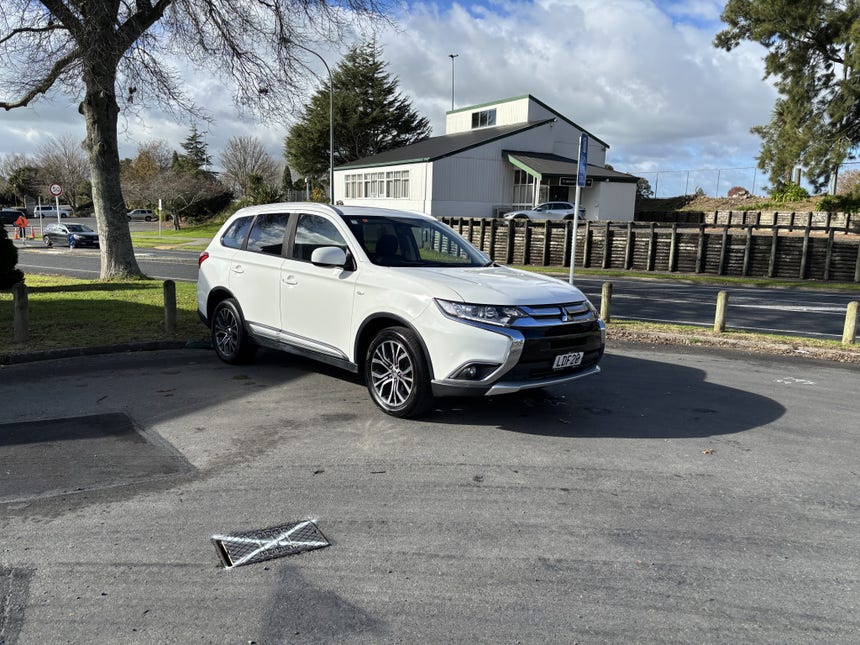 2018 Mitsubishi Outlander | LS 2.4P/4WD/CVT AUTO 7 SEAT PETROL SUV AWD | 27474 | 1