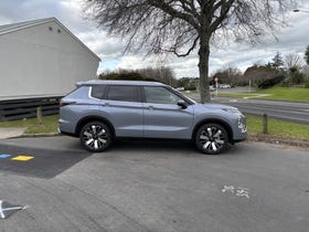 2025 Mitsubishi Outlander | XLS 2.5P/CVT 2WD AUTO 7 SEAT PETROL 5 DOOR SUV | 27536 | 3