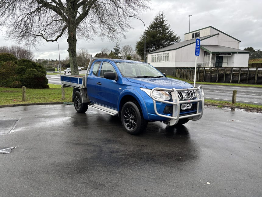 2016 Mitsubishi Triton | CLUB CAB GLX 2.4D/4WD 6sp Manual 4X4 | 27589 | 1