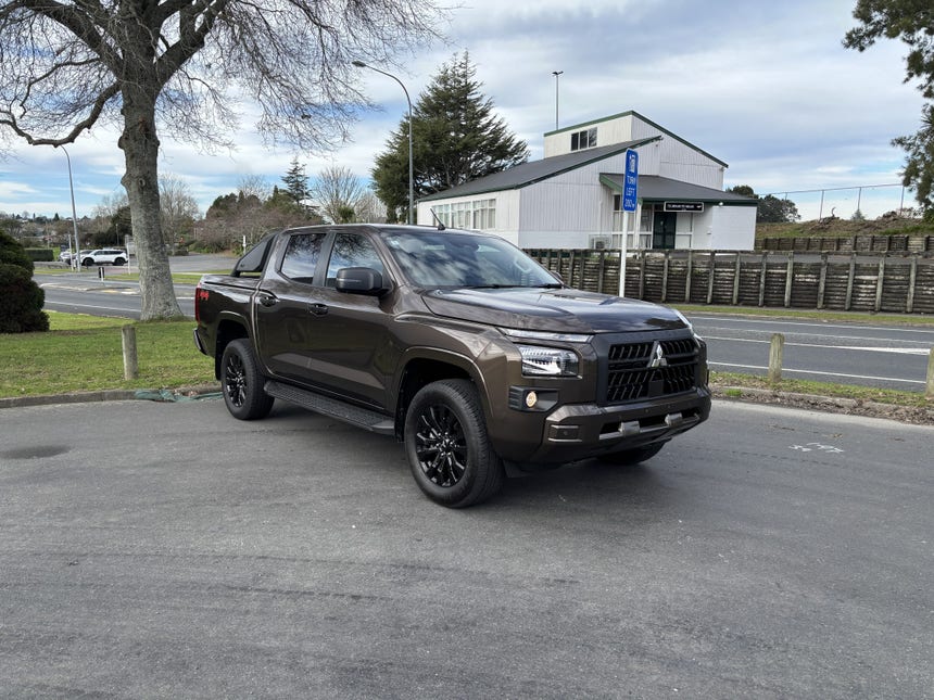 2025 Mitsubishi Triton | DC GLX SPORT 4WD 6AT AUTO 4X4 SPECIAL MODEL | 27633 | 1
