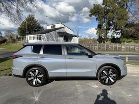 2025 Mitsubishi Outlander | XLS 2.5P/4WD/CVT AWD 7 SEAT PETROL 5 DOOR | 28066 | 3