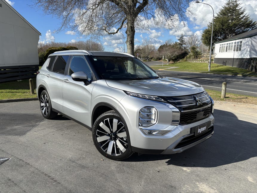 2025 Mitsubishi Outlander | XLS 2.5P/CVT 7 SEAT 2WD AUTO PETROL | 28180 | 1