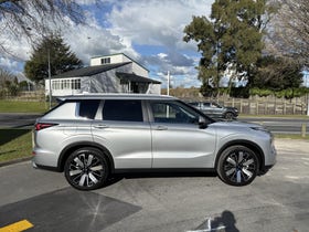 2025 Mitsubishi Outlander | XLS 2.5P/CVT 7 SEAT 2WD AUTO PETROL | 28180 | 3