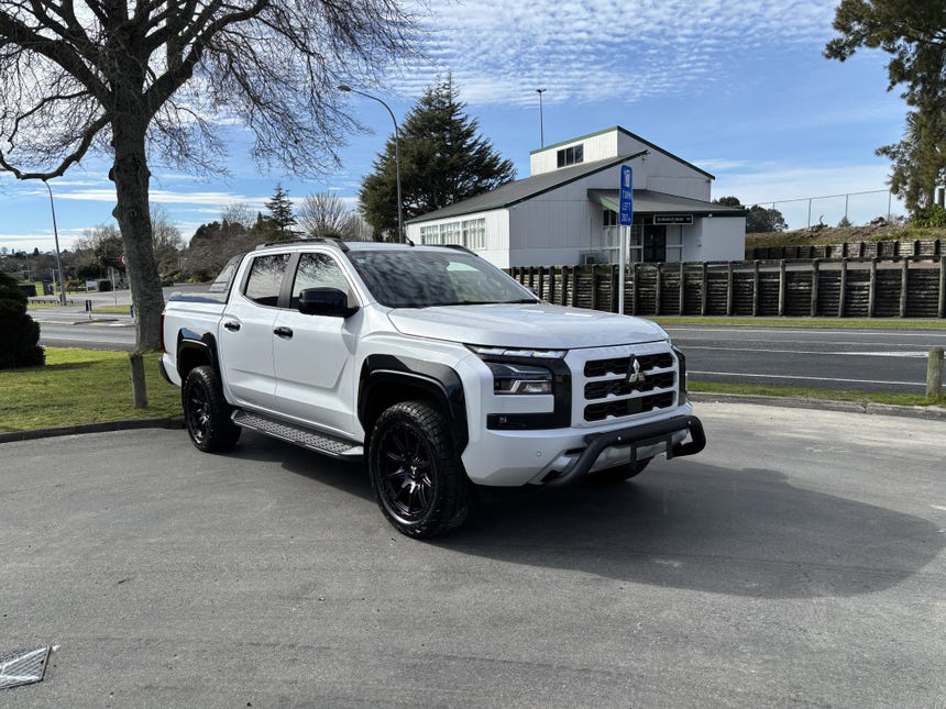 2025 Mitsubishi Triton | DC GSR 4WD 6AT 2.4DT AUTO 4X4 DIESEL | 28233 | 1