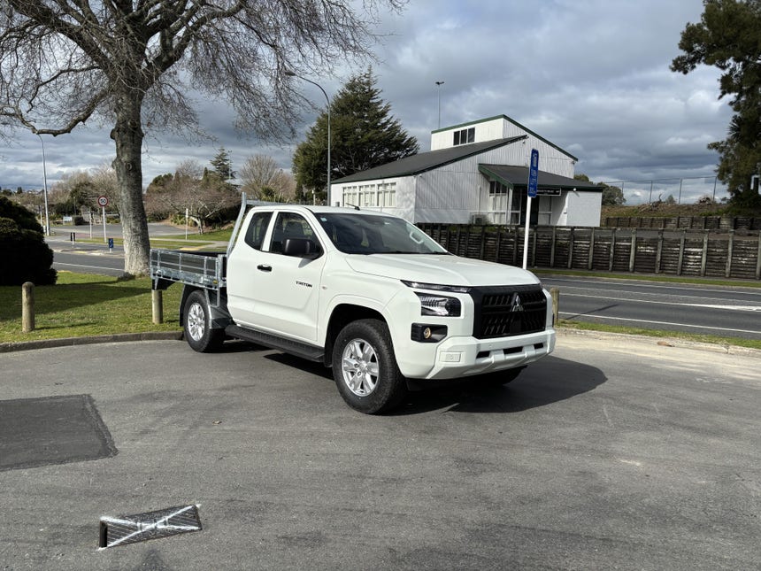 2025 Mitsubishi Triton | CC CHASSIS GLX 4WD 6AT 2.4 CLUB CAB 4X4 FLAT DECK | 28243 | 1