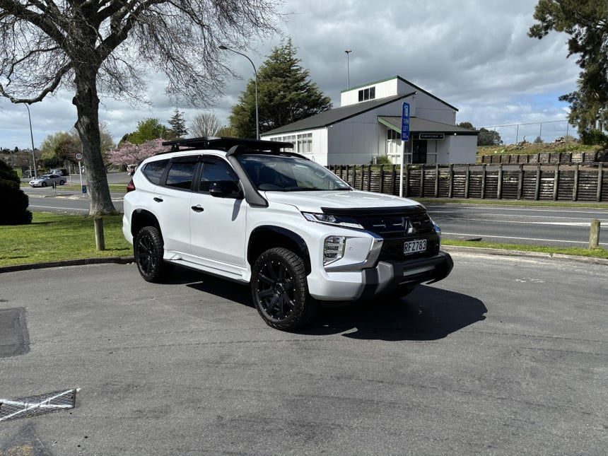 2025 Mitsubishi Pajero Sport | VRXB 2.4D 4WD 8AT BLACK EDITION 4X4 7 SEAT | 28597 | 1