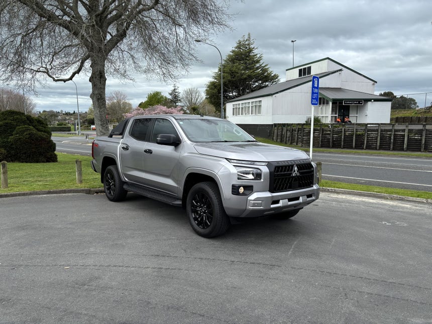2025 Mitsubishi Triton | DC GLX SPORT 4WD 6AT AUTO 4X4 2.4 TT | 28596 | 1