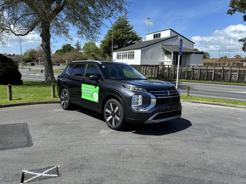 2025 Mitsubishi Outlander | XLS 2.5P/4WD/CVT AUTO 7 SEAT PETROL AWD | 28850 | 1