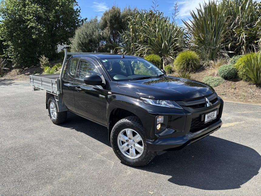 2019 Mitsubishi Triton | CC CHASSIS GLX 4WD 6MT 2.4 4WD Manual Diesel Turbo | 28987 | 1