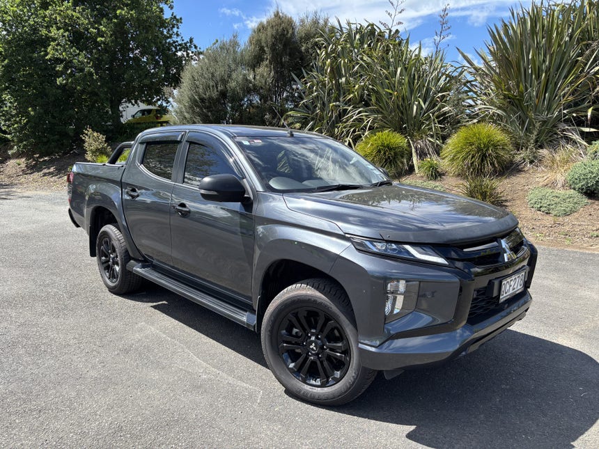 2023 Mitsubishi Triton | DC GSR 4WD 6AT 2.4D 4X4 AUTO BLACK EDITION | 28992 | 1