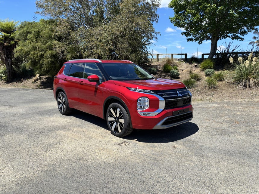 2025 Mitsubishi Outlander | VRX 2.5P/CVT 2WD LEATHER 7 SEAT AUTO PETROL | 29043 | 1