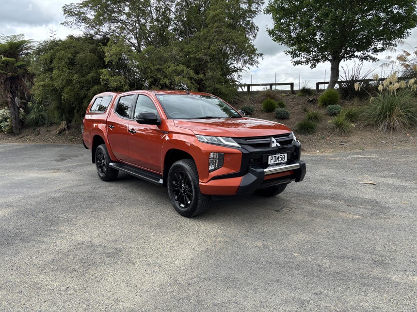 2022 Mitsubishi Triton | DC GLSB 4WD 6AT 2.4D 4X4 AUTO BLACK EDITION | 29210 | 1