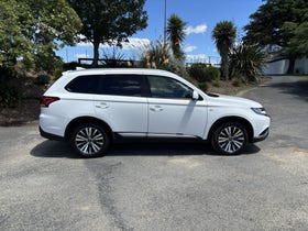 2023 Mitsubishi Outlander | LS 2.4P/CVT 2WD 7 SEAT PETROL | 29460 | 3