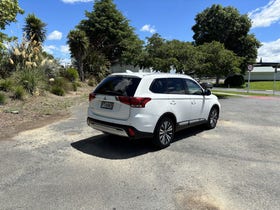 2023 Mitsubishi Outlander | LS 2.4P/CVT 2WD 7 SEAT PETROL | 29460 | 4